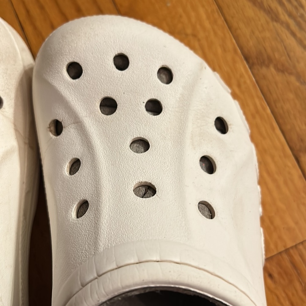 Crocs White host pick fur-lined Crocs Womens 6 GUC - Picture 5 of 11